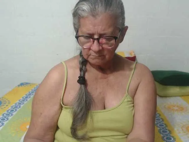 YasmienAtos – webcam model profile photo Image 2