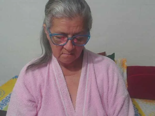 YasmienAtos – webcam model profile photo Image 3