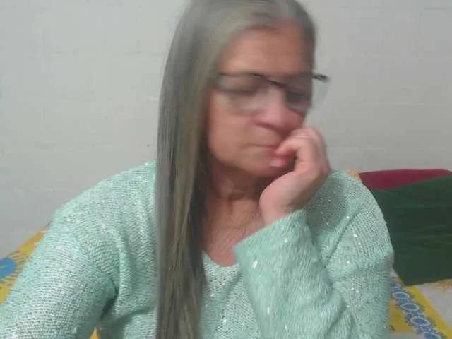 YasmienAtos – webcam model profile photo Image 4