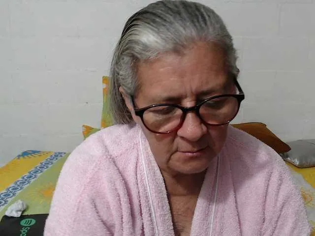 YasmienAtos – webcam model profile photo Image 7