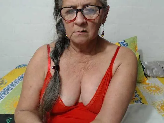 YasmienAtos – webcam model profile photo Image 9