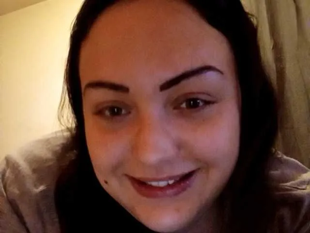 Evie – webcam model profile photo Image 2