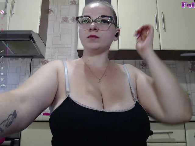 KarinAss – webcam model profile photo Image 2