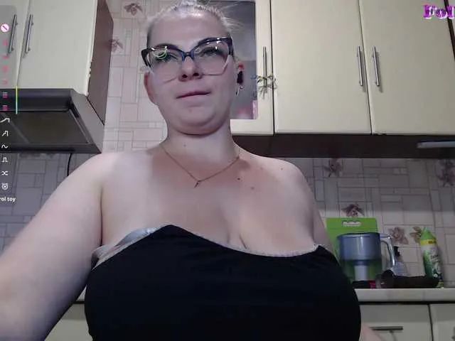 KarinAss – webcam model profile photo Image 8