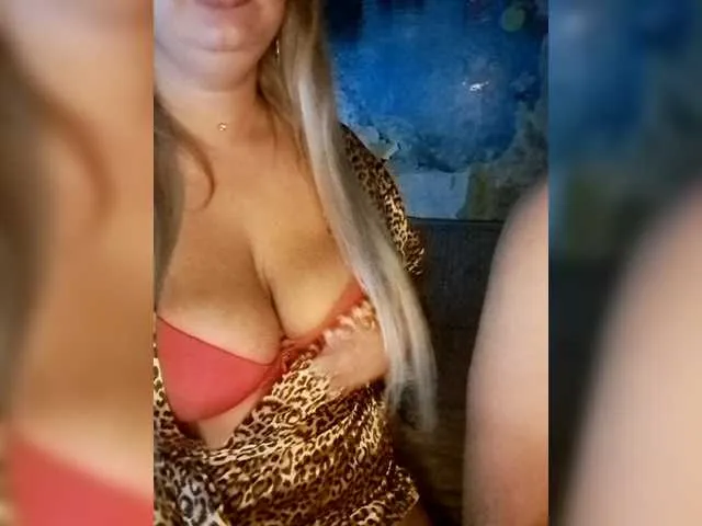 RoxyBuch – webcam model profile photo Image 5
