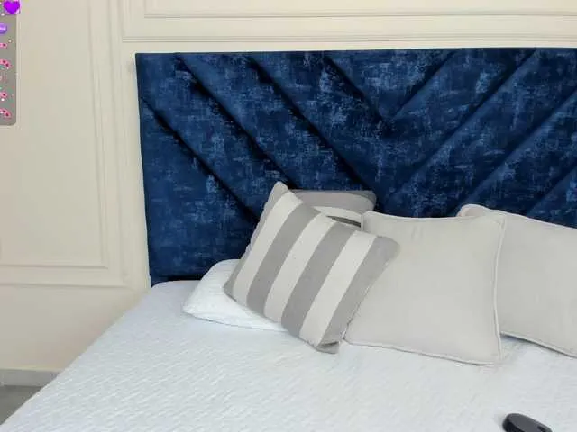 MiraKova – webcam model profile photo Image 2