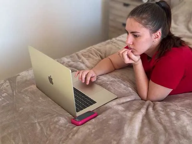 LunaDeVaal – webcam model profile photo Image 10