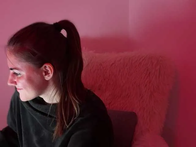 LunaDeVaal – webcam model profile photo Image 9