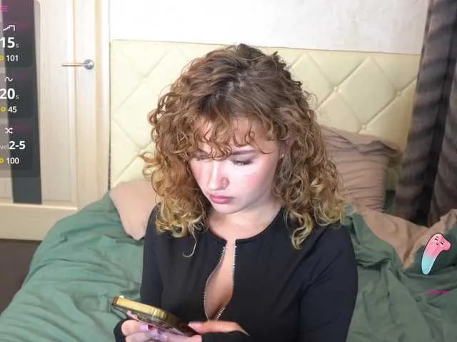 Evie – webcam model profile photo Image 13