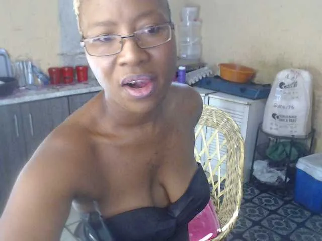 DesireeSanden – webcam model profile photo Image 3