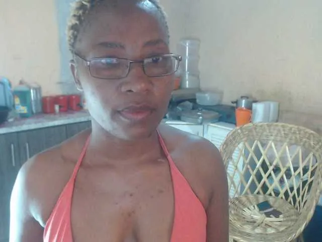 DesireeSanden – webcam model profile photo Image 6