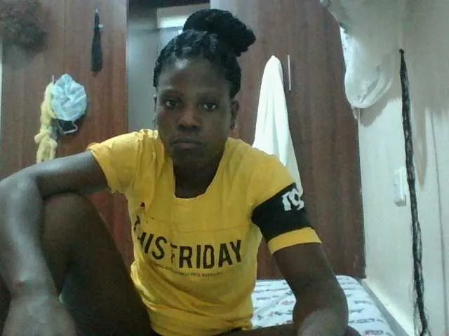 AriaLuna – webcam model profile photo Image 8