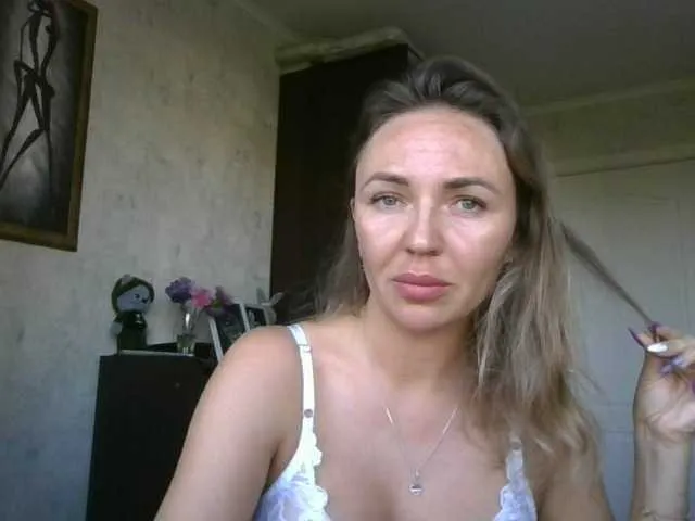 petiteluluxx – webcam model profile photo Image 15
