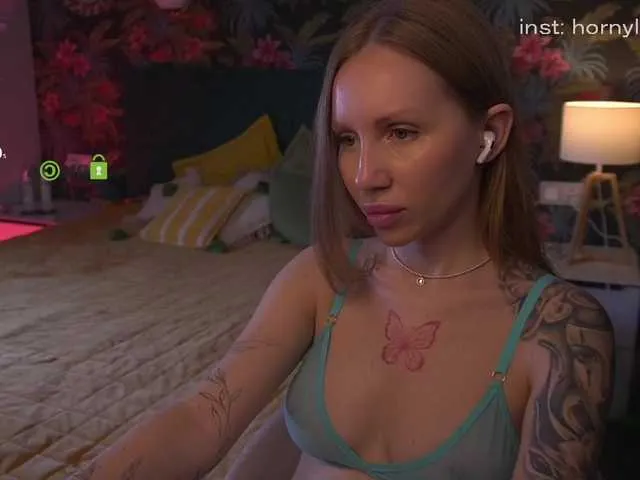 MilaDelays – webcam model profile photo Image 3