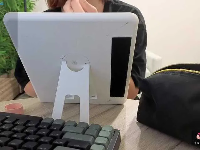 Gerda-and-Kai – webcam model profile photo Image 11