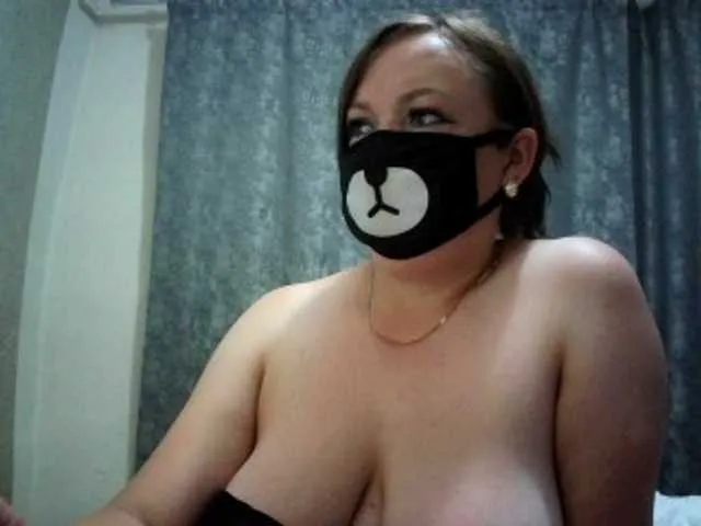 KarinAss – webcam model profile photo Image 14