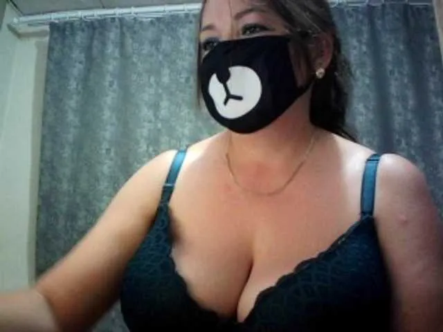 KarinAss – webcam model profile photo Image 15