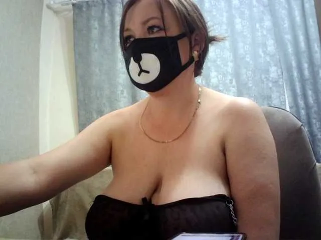 KarinAss – webcam model profile photo Image 3