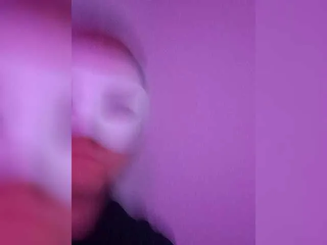 IORio2 – webcam model profile photo Image 14