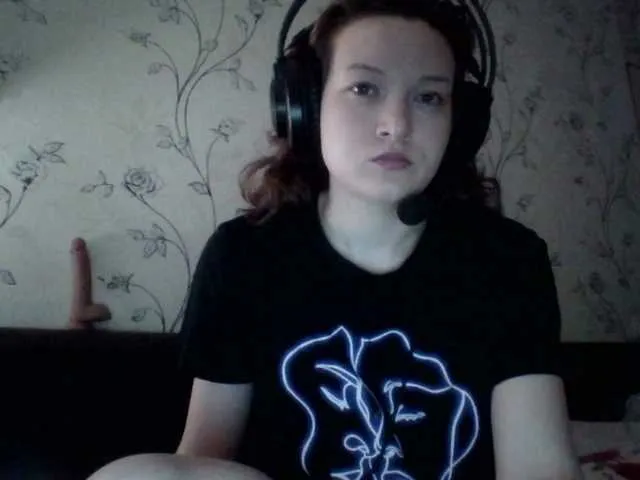 Meghan – webcam model profile photo Image 2