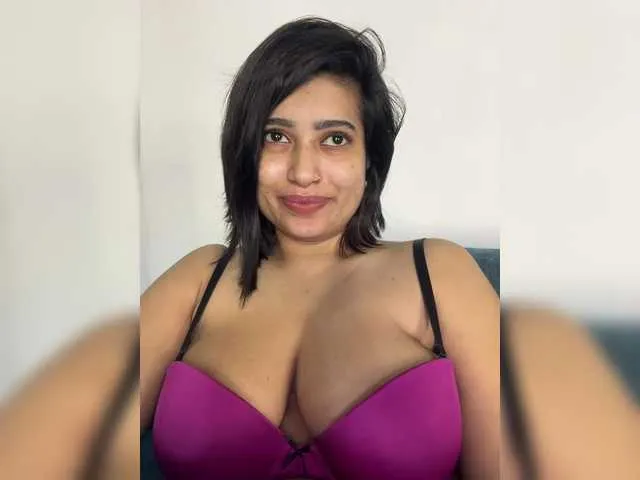 JuneHeart – webcam model profile photo Image 11