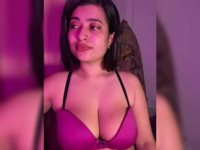 JuneHeart – webcam model profile photo Image 14