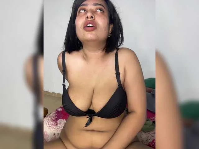 JuneHeart – webcam model profile photo Image 9