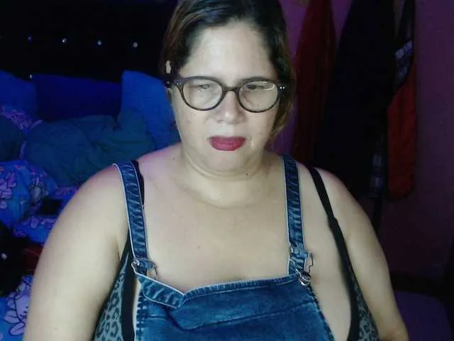 MiraKova – webcam model profile photo Image 4