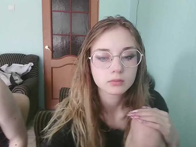 RoxyBuch – webcam model profile photo Image 18