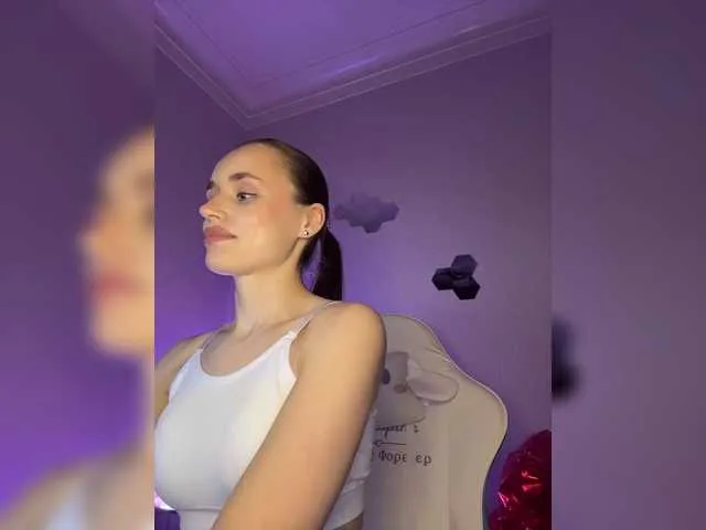 LilianHoward – webcam model profile photo Image 13