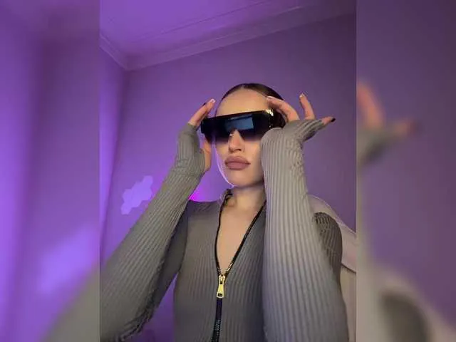 LilianHoward – webcam model profile photo Image 17