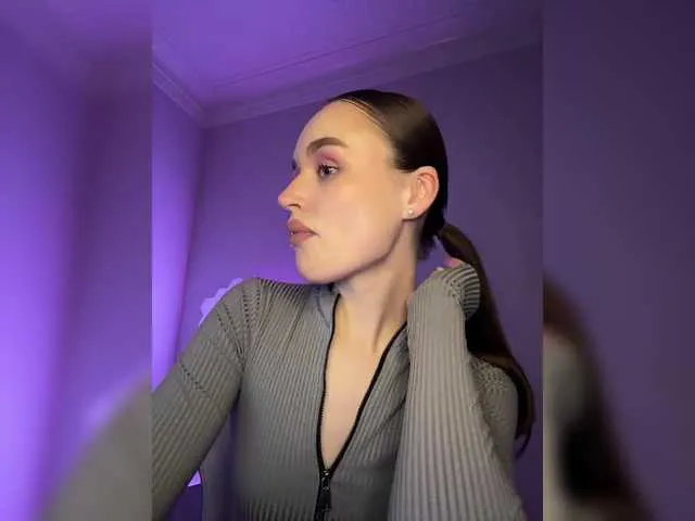 LilianHoward – webcam model profile photo Image 18