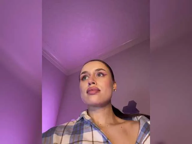 LilianHoward – webcam model profile photo Image 19
