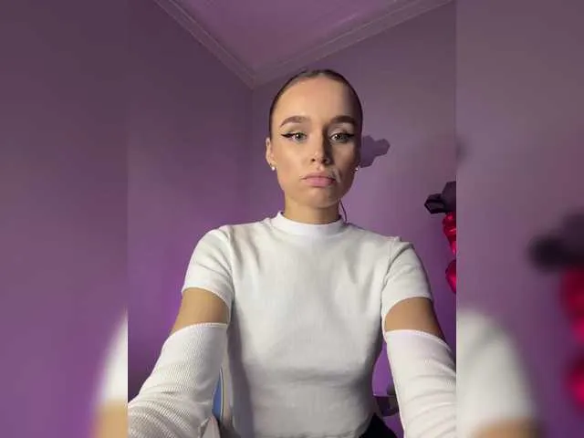 LilianHoward – webcam model profile photo Image 3
