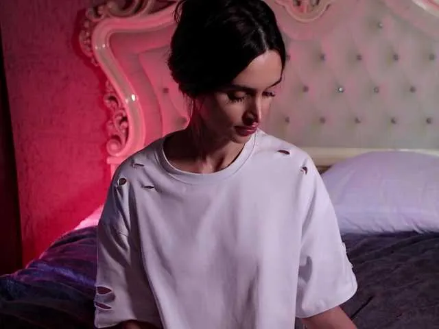 QoMeioQ – webcam model profile photo Image 8