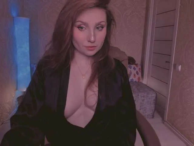 Alina_Vibe_Me – webcam model profile photo Image 4