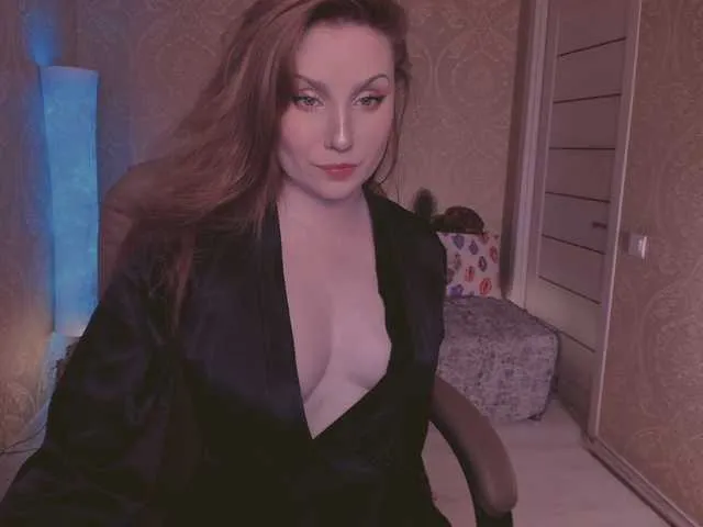 Alina_Vibe_Me – webcam model profile photo Image 6
