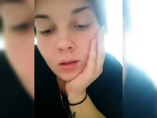 RoxyBuch – webcam model profile photo Image 8