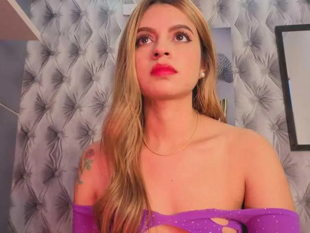 MiraKova – webcam model profile photo Image 11