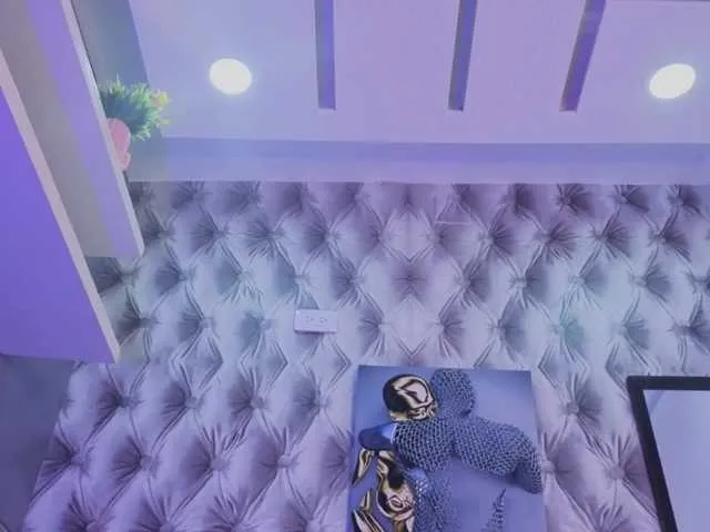 MiraKova – webcam model profile photo Image 14