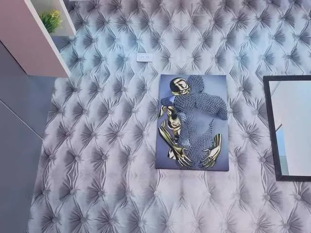 MiraKova – webcam model profile photo Image 5