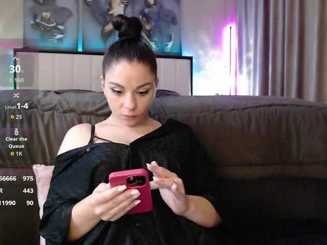 MartinaLeen – webcam model profile photo Image 15