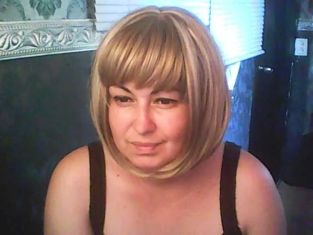 pink-mai – webcam model profile photo Image 10