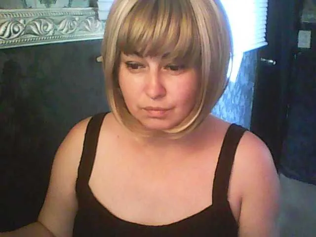 pink-mai – webcam model profile photo Image 3