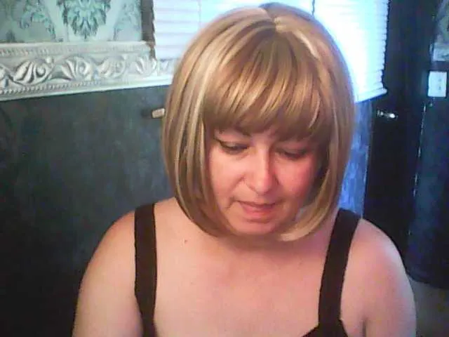 pink-mai – webcam model profile photo Image 7