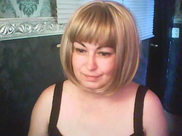 pink-mai – webcam model profile photo Image 9