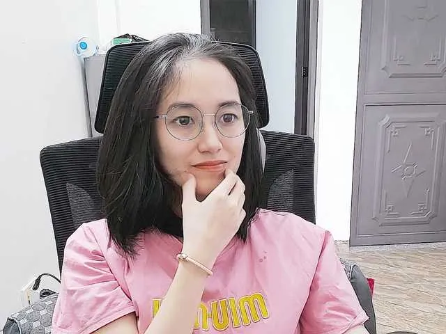 YasmienAtos – webcam model profile photo Image 8