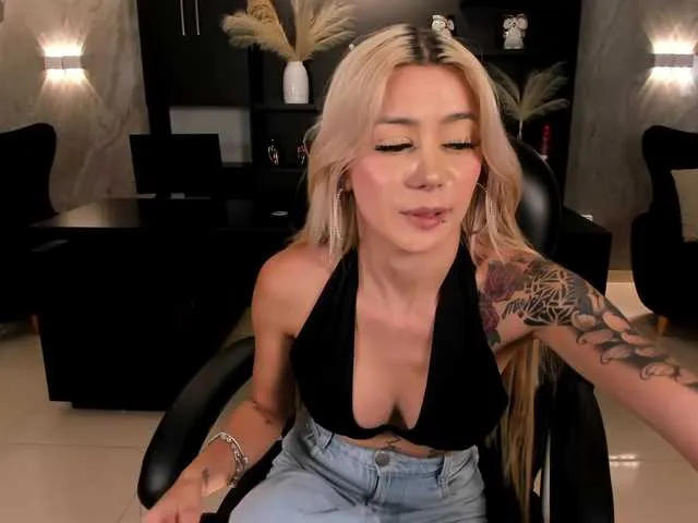 HornyMom_ – webcam model profile photo Image 15