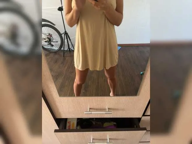 KieraReines – webcam model profile photo Image 15
