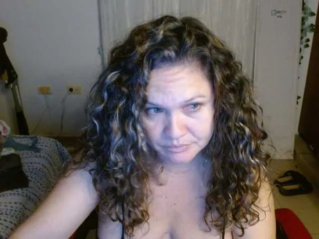 MiraKova – webcam model profile photo Image 11